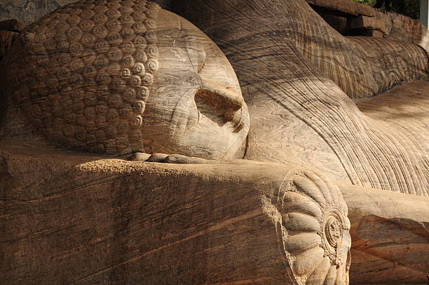 polonnaruwa, sri lanka. - reclining buddha fotografías e imágenes de stock