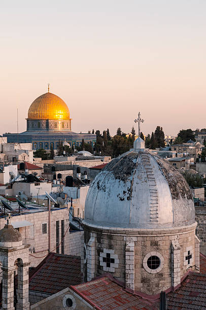 イスラムとキリスト教、エルサレムの旧市街 - muslim quarter ストックフォトと画像