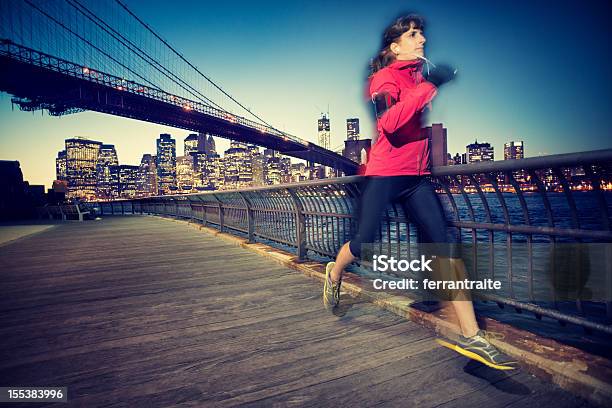 New Yorkrunner Stockfoto und mehr Bilder von Brooklyn Bridge - Brooklyn Bridge, Hudson - Fluss, Joggen
