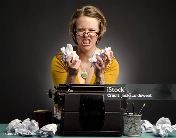 Frustrato Autore Donna - Fotografie stock e altre immagini di Donne - Donne, Macchina da scrivere, Solo una donna