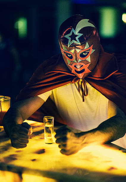 メキシコ luchador のバー - humor bizarre drinking cocktail ストックフォトと画像