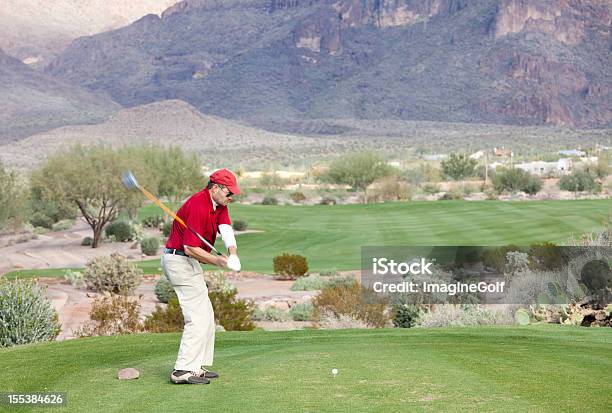 Golfista Jazda Na Tee - zdjęcia stockowe i więcej obrazów Golf - Sport - Golf - Sport, Stan Arizona, 30-39 lat