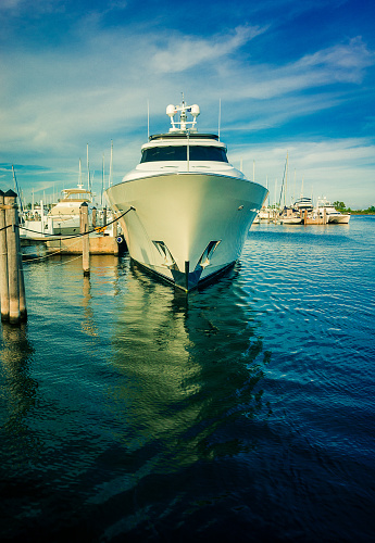 The boat is in the dock, the boat is moving, the yacht is in the dock