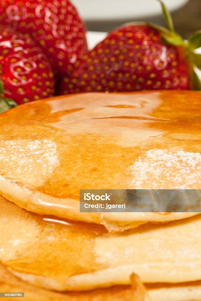 Pancakes et du sirop d'érable - Photo de Aliment libre de droits