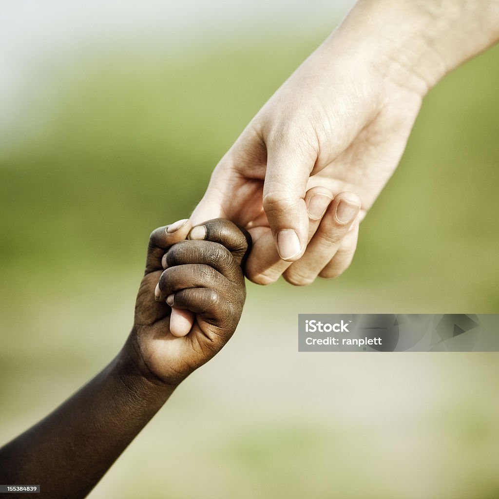 Helfende Hand für Afrika - Lizenzfrei Hände halten Stock-Foto