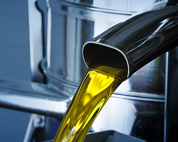 produzione di olio d'oliva - oil production foto e immagini stock