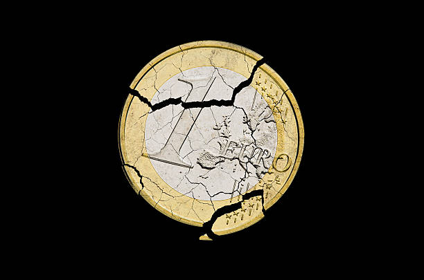 euro danificado - eurozone debt crisis imagens e fotografias de stock