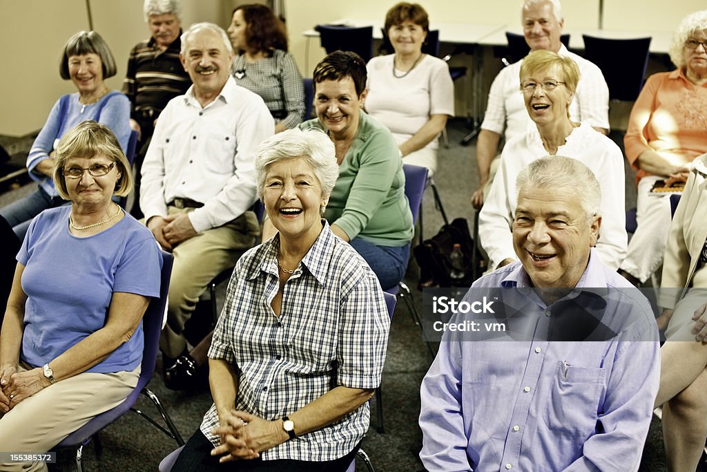 Duża grupa śmiać się przełożonych - Zbiór zdjęć royalty-free (Senior)