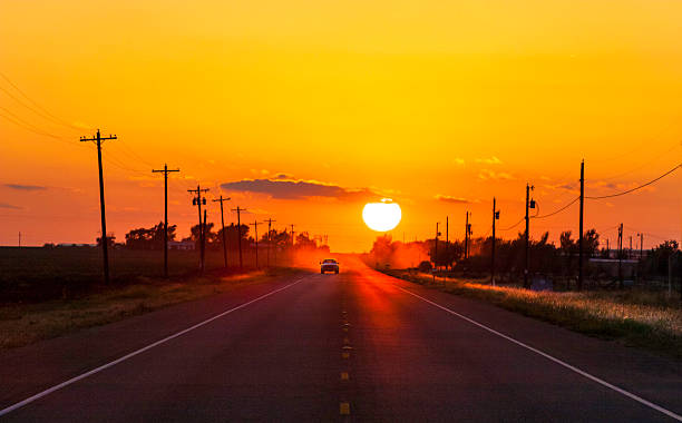 pickup truck at sunset on country road oeste de texas - car horizon over land driving street fotografías e imágenes de stock