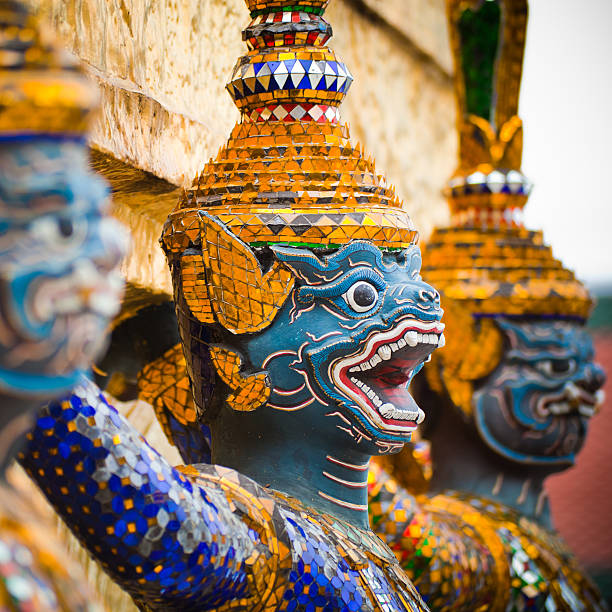 bangkok, le grand palais, le green démon tibias - wat phra kaeo photos photos et images de collection