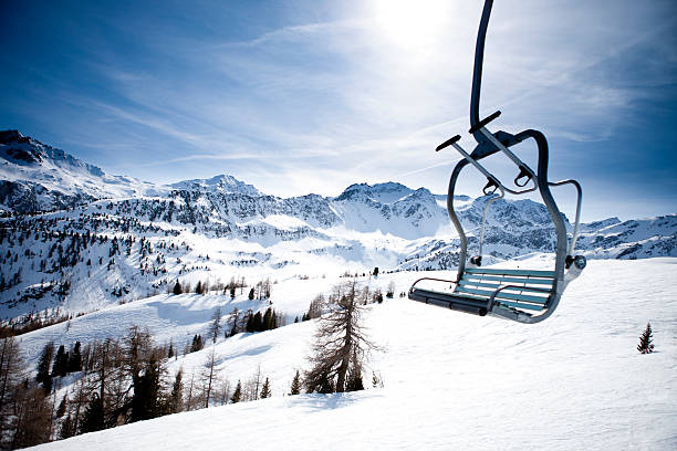 lft de esqui - ski resort winter ski slope ski lift - fotografias e filmes do acervo