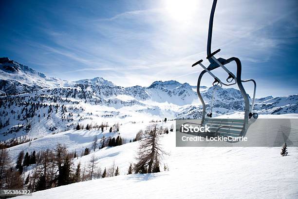 Esqui Testes De Função Hepática - Fotografias de stock e mais imagens de Teleférico - Meio de Transporte - Teleférico - Meio de Transporte, Esqui - Esqui e snowboard, Esqui - Equipamento Desportivo