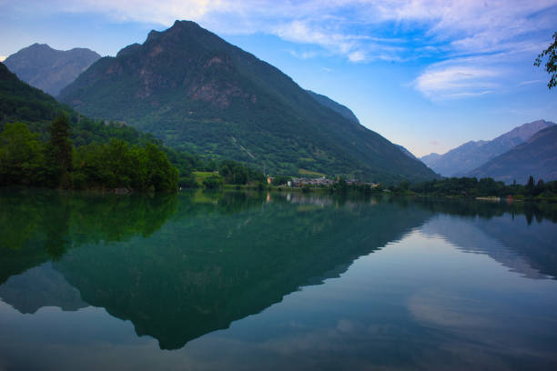istock Landscape with the Benasque lake in summer 1553863769