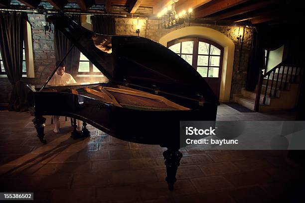 Foto de Pianista e mais fotos de stock de Pianista - Pianista, Piano, Pianola