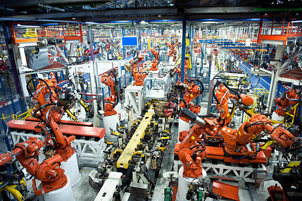 автомобильная промышленность - car industry robot arm car plant стоковые фото и изображения