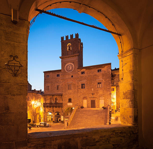 Cortona Town Hall at dusk, Tuscany Italy Il Palazzo Comunale by night, Cortona Tuscany Italy cortona stock pictures, royalty-free photos & images