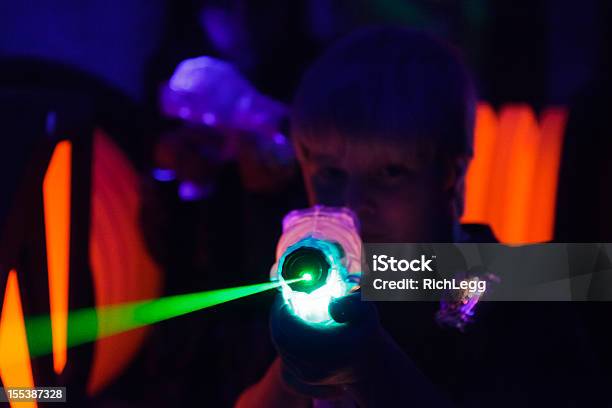 Laser Tag Stockfoto und mehr Bilder von Laserlicht - Laserlicht, Freizeitspiel, Zielen