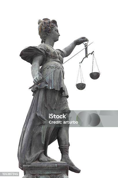 Estátua De Justiça Contra Branco Céu - Fotografias de stock e mais imagens de Adulto - Adulto, Advogado, Alemanha