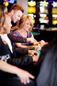 paar-an-einem-der-blackjack-tisch-eine-w