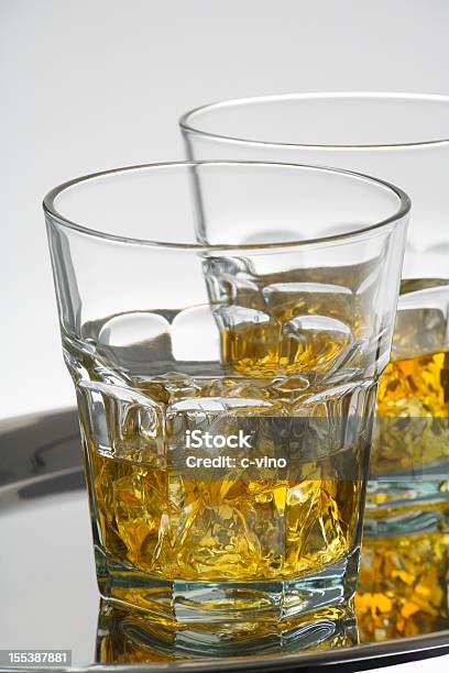 Scotch Whisky Sulle Rocce - Fotografie stock e altre immagini di Alchol - Alchol, Argentato, Bibita