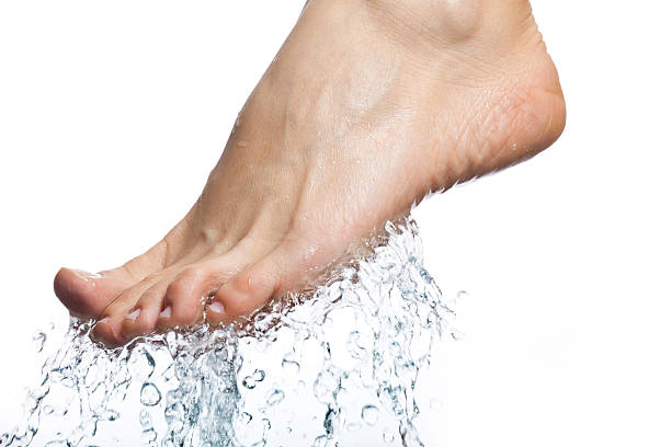 클로즈업 of 니체 습함 레그스 - human leg women shower water 뉴스 사진 이미지