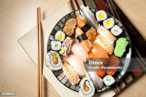 Różne Odmiany I Sushi Sashimi - zdjęcia stockowe i więcej obrazów Azja - Azja, Bez ludzi, Fotografika