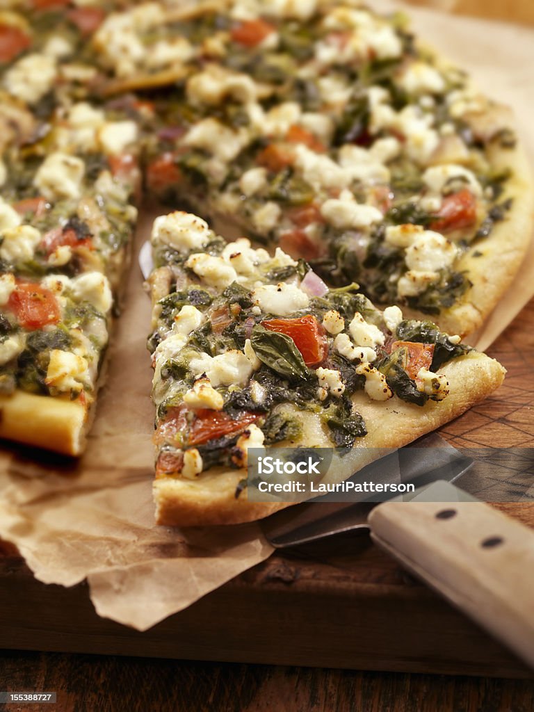 Espinafre e queijo de cabra Pizza - Foto de stock de Assado no Forno royalty-free