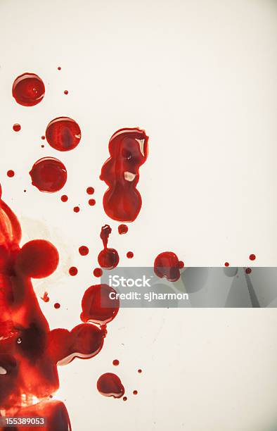 Капли крови в воде