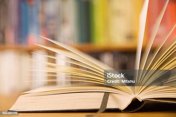 Open Buch Stockfoto und mehr Bilder von Buch - Buch, Bilderbuch - Illustrationen, Vorlesen