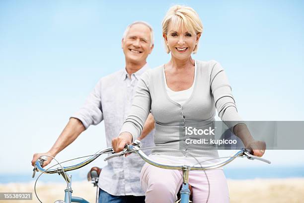 Na Estrada De Novo - Fotografias de stock e mais imagens de Amor - Amor, 50 Anos, Adulto