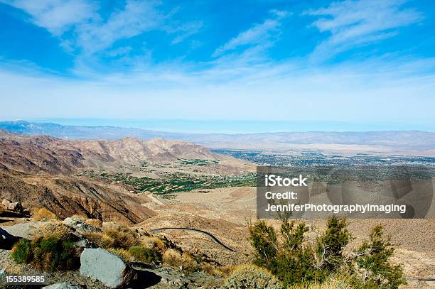 Vista Panorámica Del Desierto De Palm Springs Foto de stock y más banco de imágenes de Sequía - Sequía, Arena, Cadena de montañas