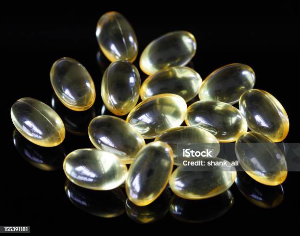 Cod Liver Oil Kapseln Stockfoto und mehr Bilder von Farbbild - Farbbild, Fotografie, Freisteller – Neutraler Hintergrund