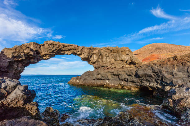 arco in pietra naturale charco manso, el hierro, isole canarie - unesco world heritage site cloud day sunlight foto e immagini stock