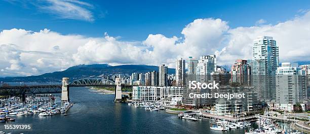 Vancouver Panoramę Miasta W Kanadzie - zdjęcia stockowe i więcej obrazów Vancouver - Kanada - Vancouver - Kanada, Śródmieście, Granville Island