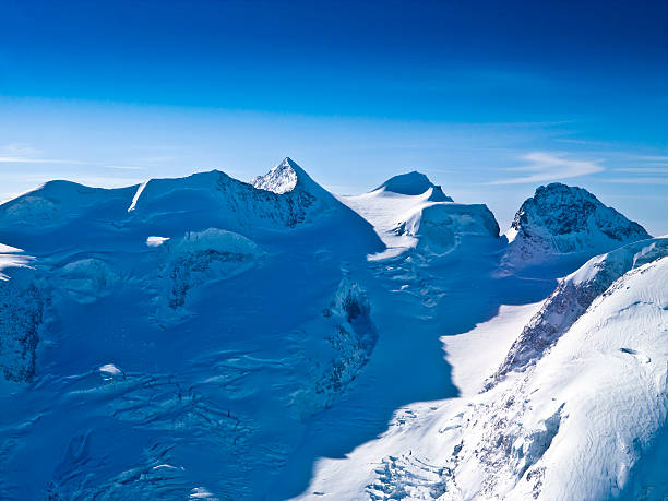 氷河ピッツ・ベルニナ-4050 mt ます。 - engadine graubunden canton piz bernina corvatsch ストックフォトと画像