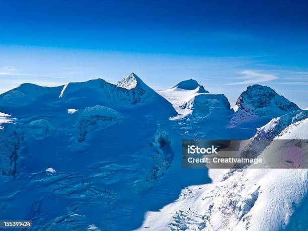 Glacier Пиц Бернина 4050 Гора — стоковые фотографии и другие картинки Высокий - Высокий, Гора, Панорамный