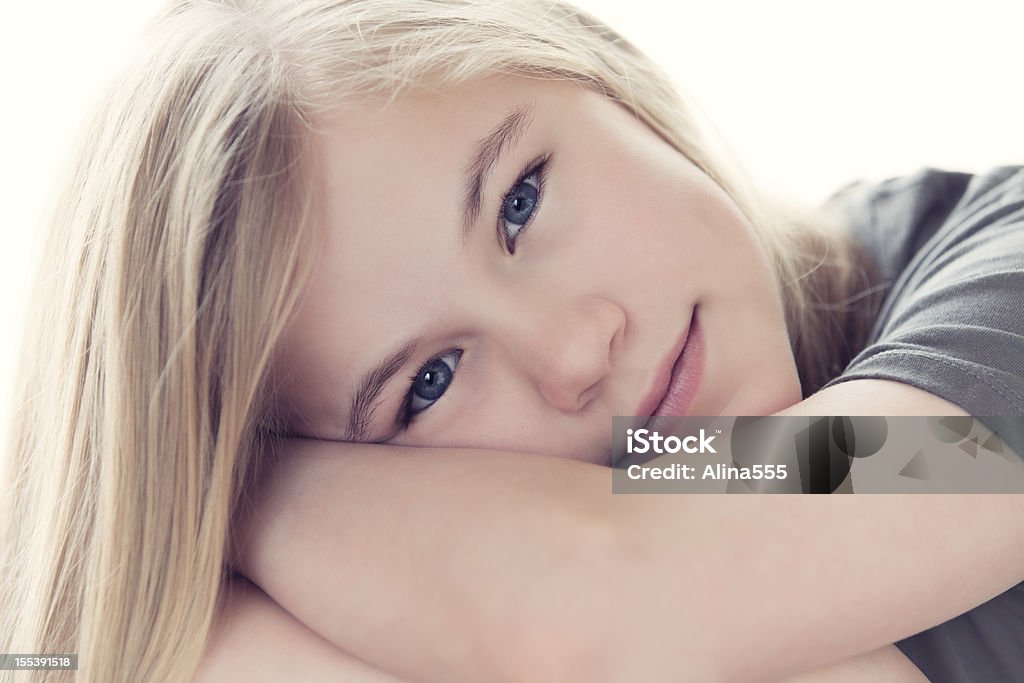 Close-up Retrato de uma linda 11 anos de idade - Foto de stock de Contemplação royalty-free