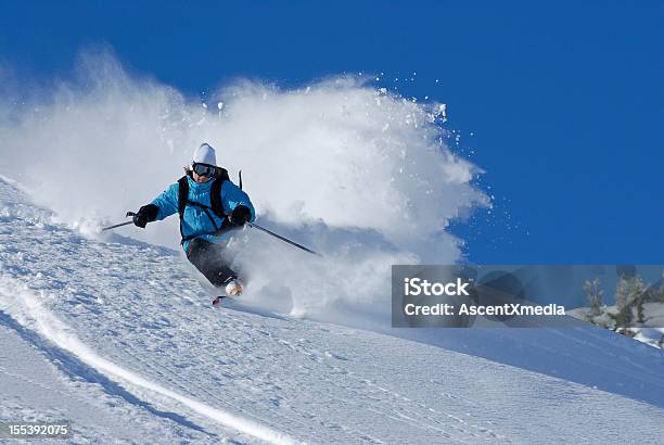 Polvo De Esquí Foto de stock y más banco de imágenes de Dar vueltas - Dar vueltas, Esquí - Deporte, Actividad