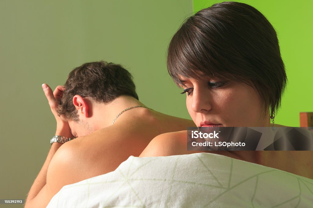 Casal na cama-Mental desordem - Foto de stock de AIDS royalty-free