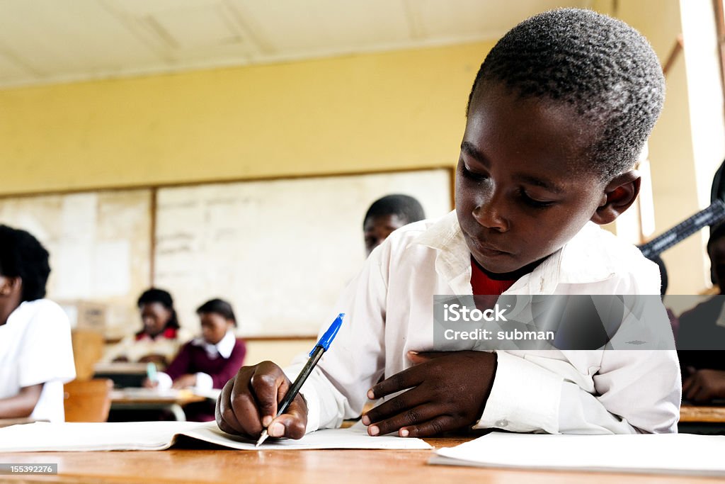 Молодых африканских студентов в классе - Стоковые фото Образование роялти-фри
