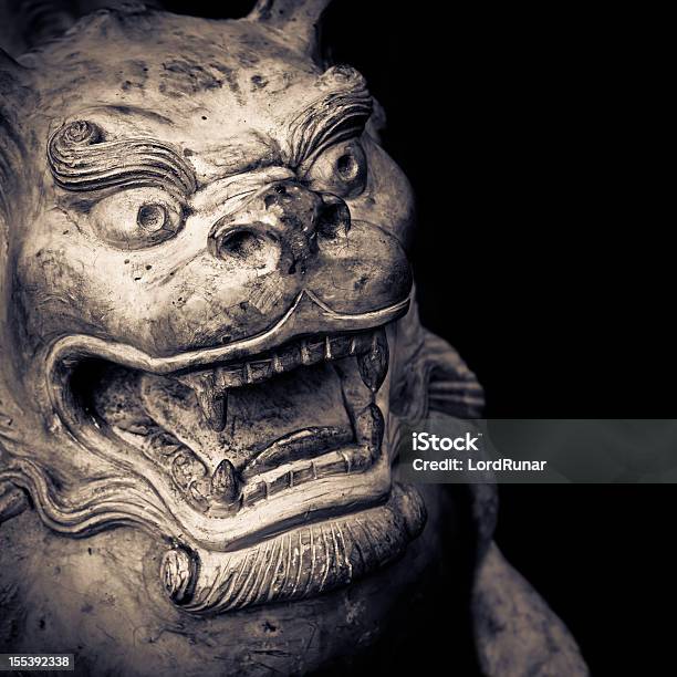 Opiekun Statua - zdjęcia stockowe i więcej obrazów Chiny - Chiny, Ciemny, Głowa zwierzęcia