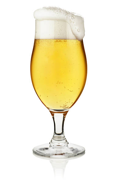 bicchiere di birra isolato su bianco con percorso clip - beer beer glass isolated glass foto e immagini stock