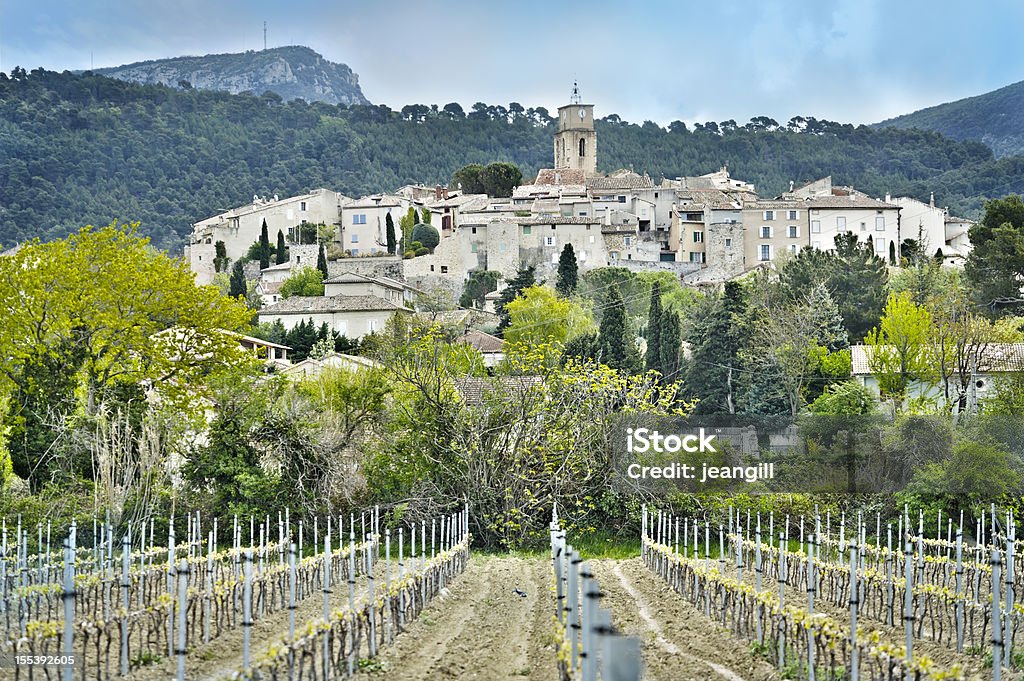 Вино деревня в Провансе, Франция - Стоковые фото Река Рона роялти-фри
