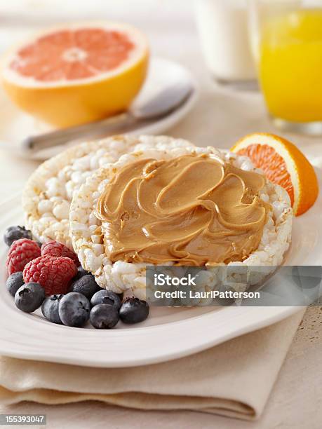 Foto de Cafédamanhã Saudável e mais fotos de stock de Bolinho de Arroz - Lanche - Bolinho de Arroz - Lanche, Creme de Amendoim, Manteiga