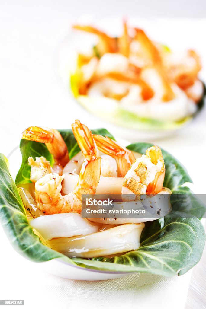 Insalata di gamberetti e calamari - Foto stock royalty-free di Calamaro