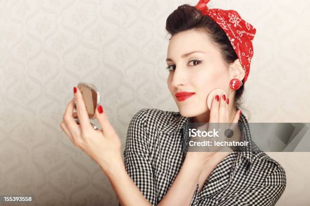 Retro Hausfrau Makeup Stockfoto und mehr Bilder von 1950-1959 - 1950-1959, Make-Up, Eine Frau allein