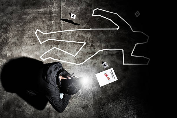 포렌식 범죄 현장, 포토그래퍼 in action - crime scene chalk outline crime murder 뉴스 사진 이미지