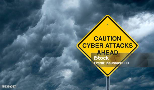 Ataki W Cyberprzestrzeni - zdjęcia stockowe i więcej obrazów Internet - Internet, Groźby, Ryzyko