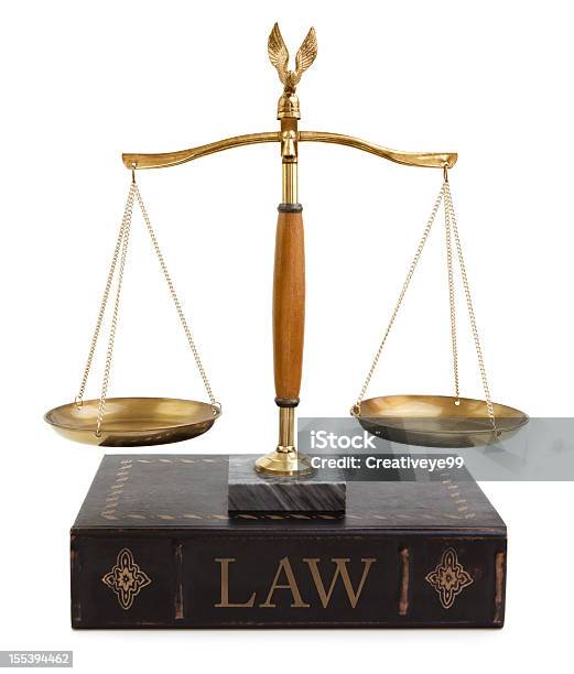 Libro De Derecho Y Balanzas De La Justicia Foto de stock y más banco de imágenes de Recortable - Recortable, Derecho, Báscula