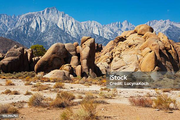 Photo libre de droit de Mont Whitney Et Colline Dalabama banque d'images et plus d'images libres de droit de Amérique du Nord - Amérique du Nord, Beauté de la nature, Bleu